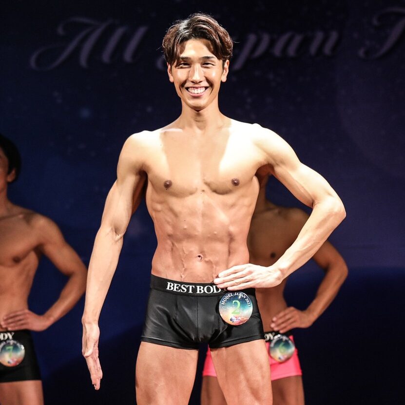 規定ポーズフロント